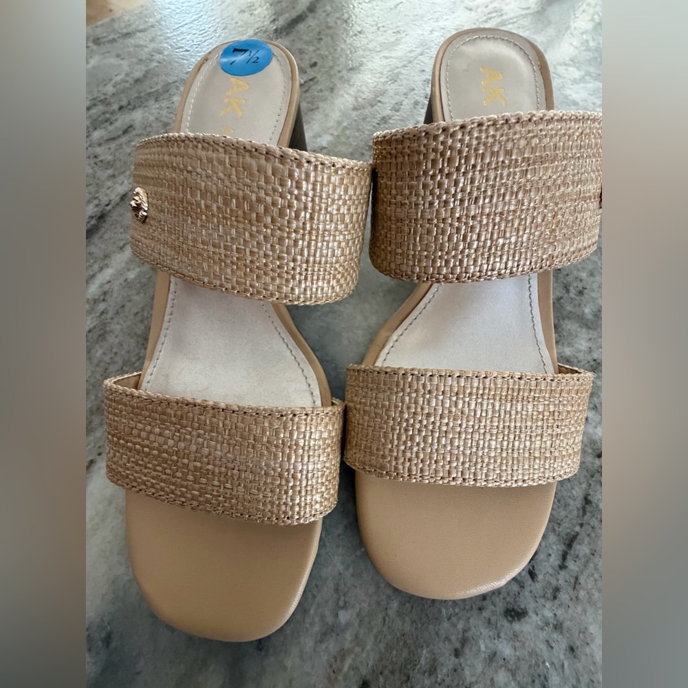 NWOT. Ann Klein Block Heel Dress Shoes. Natural Raffia. Women's 7.5 - Picture 8 of 8